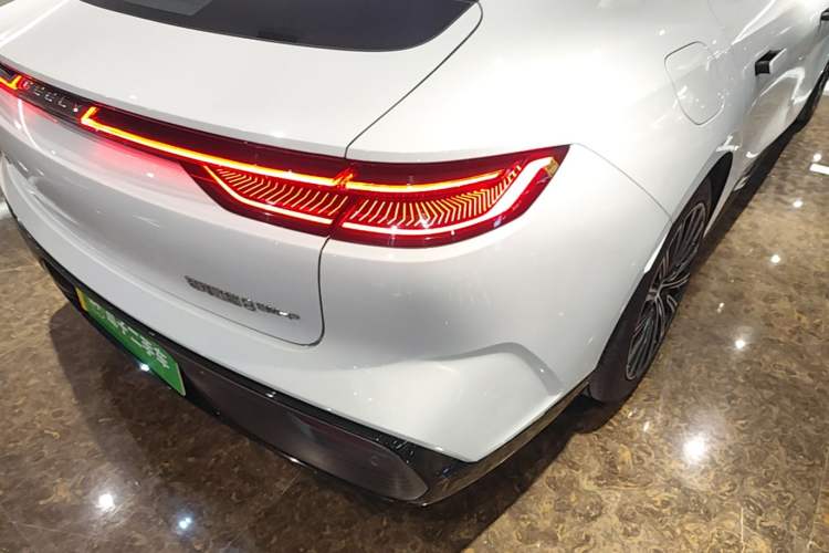 Used Geely Galaxy 8 2025 130km EM-P Starship Edition Right Rear Taillight