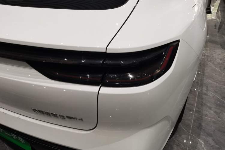 Used Geely Galaxy 8 2025 130km EM-i Deluxe Edition Right Rear Taillight