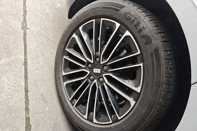 Used Geely Galaxy 8 2025 130km EM-i Deluxe Edition Right Rear Wheel Hub