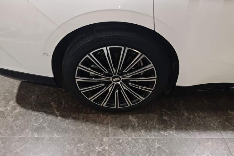 Used Geely Galaxy 8 2025 130km EM-i Flagship Edition Right Rear Wheel Hub