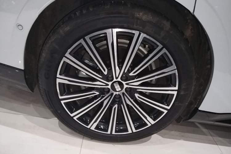 Used Geely Galaxy 8 2025 130km EM-i Flagship Edition Right Rear Wheel Hub
