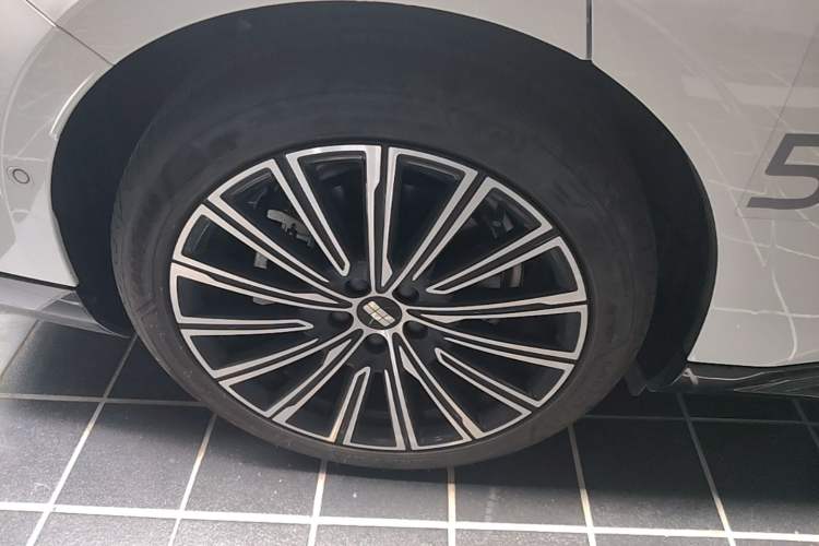 Used Geely Galaxy 8 2025 130km EM-P Starship Edition Right Rear Wheel Hub