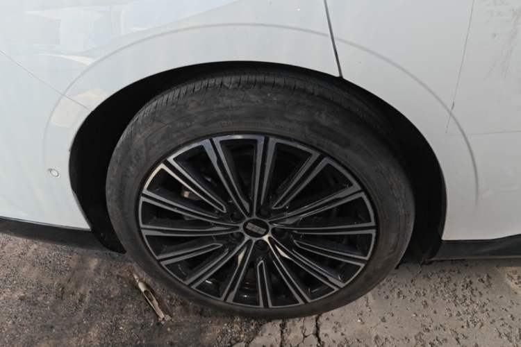 Used Geely Galaxy 8 2025 130km EM-P Starship Edition Right Rear Wheel Hub