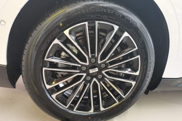 Used Geely Galaxy 8 2025 130km EM-i Prestige Edition Right Rear Wheel Hub