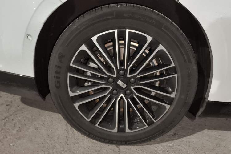 Used Geely Galaxy 8 2025 130km EM-i Prestige Edition Right Rear Wheel Hub