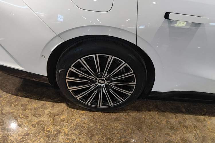 Used Geely Galaxy 8 2025 130km EM-P Starship Edition Right Rear Wheel Hub