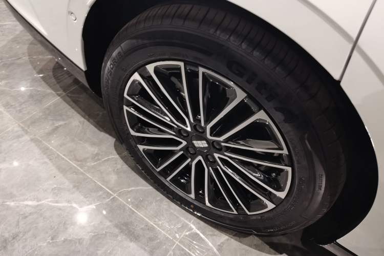 Used Geely Galaxy 8 2025 130km EM-i Deluxe Edition Right Rear Wheel Hub