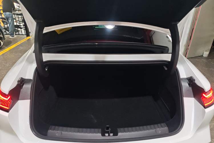 Used Geely Galaxy 8 2025 130km EM-i Flagship Edition Trunk