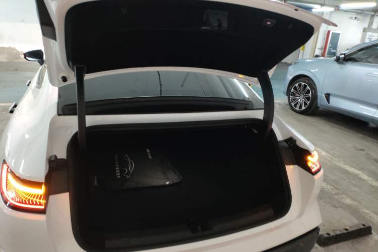 Used Geely Galaxy 8 2025 130km EM-i Flagship Edition Trunk