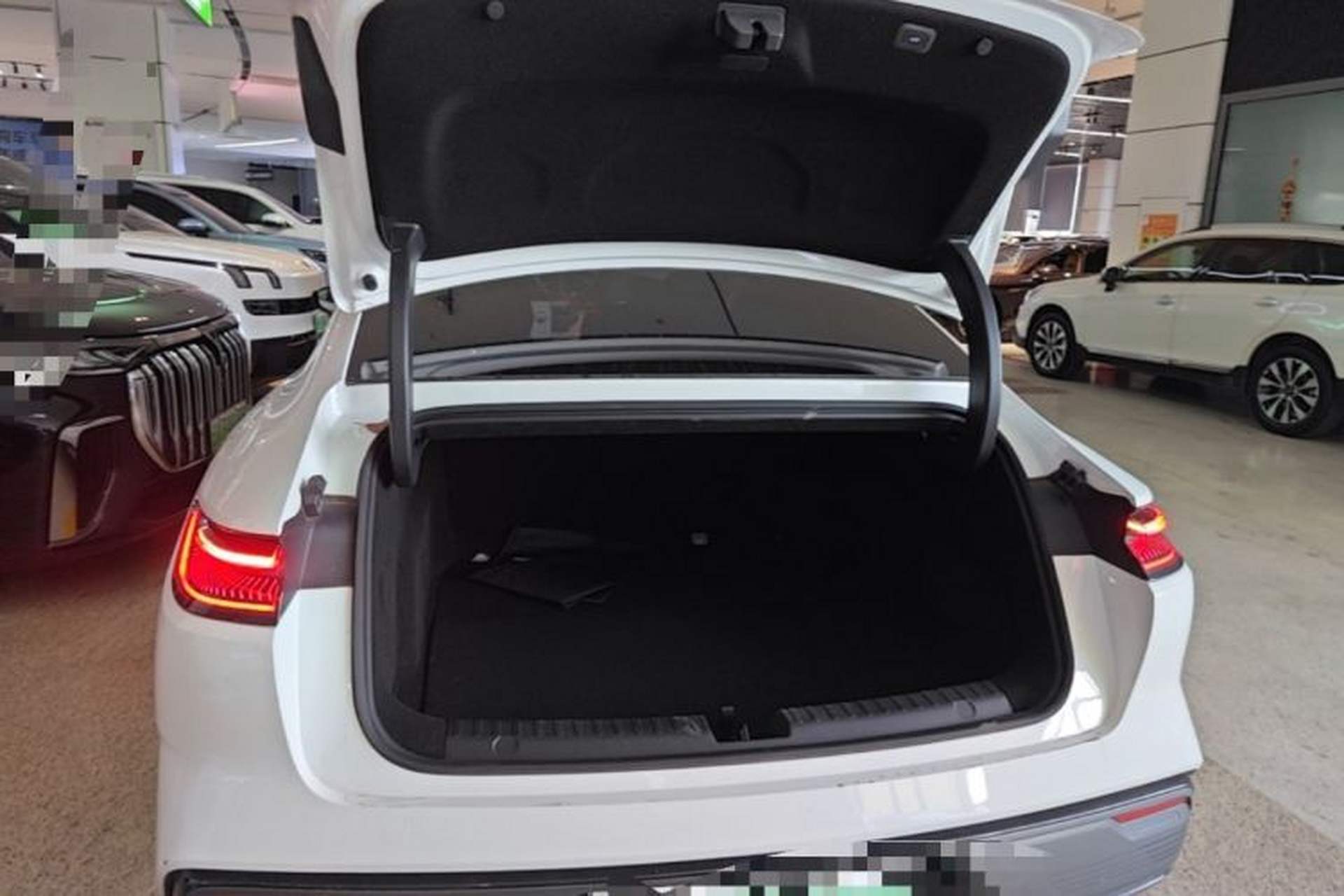 Used Geely Galaxy 8 2025 130km EM-P Starship Edition Trunk