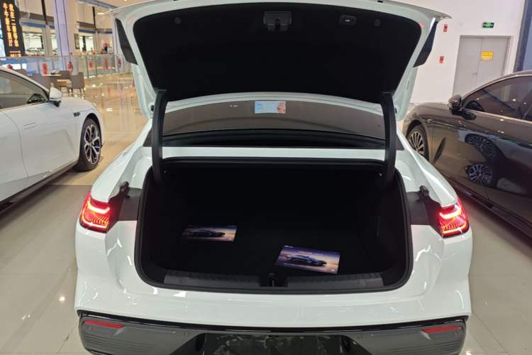 Used Geely Galaxy 8 2025 130km EM-P Starship Edition Trunk