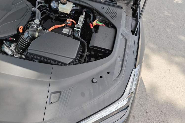 Used Geely Galaxy 8 2026 Model 225km EM-i Long-Range Galaxy Edition Engine Bay Left