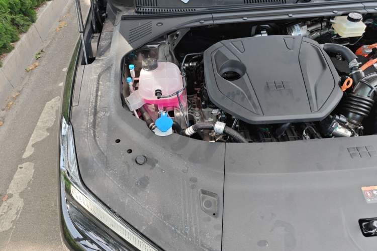 Used Geely Galaxy 8 2026 Model 225km EM-i Long-Range Galaxy Edition Engine Bay Right