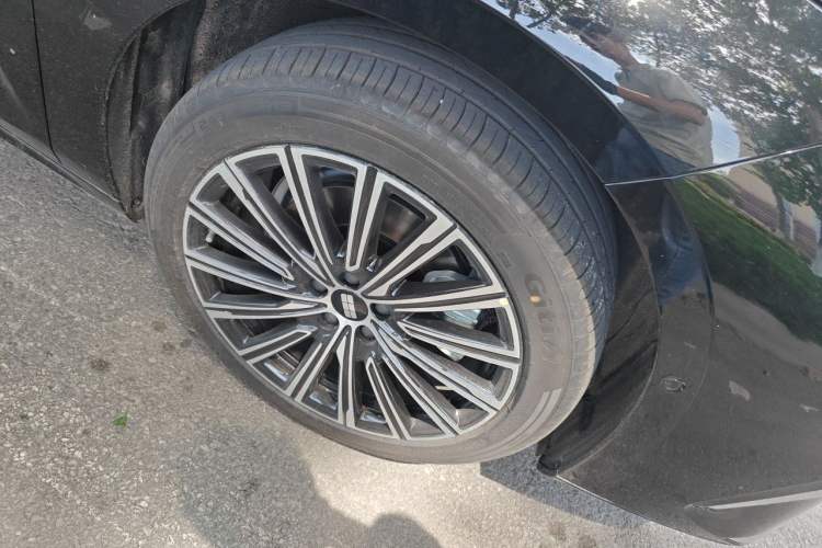 Used Geely Galaxy 8 2026 Model 225km EM-i Long-Range Galaxy Edition Right Front Wheel Hub