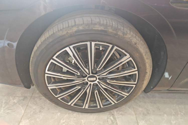 Used Geely Galaxy 8 2026 Model 225km EM-i Long-Range Galaxy Edition Left Front Wheel Hub