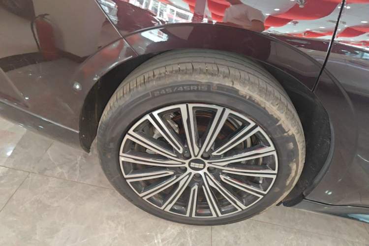 Used Geely Galaxy 8 2026 Model 225km EM-i Long-Range Galaxy Edition Right Rear Wheel Hub