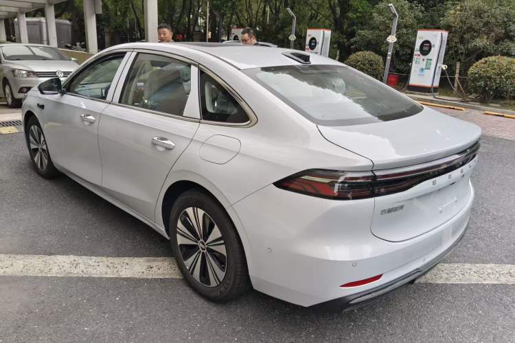 Used Geely Galaxy A7 2025 Model EM-i 150km Long-Distance Edition Exterior 4