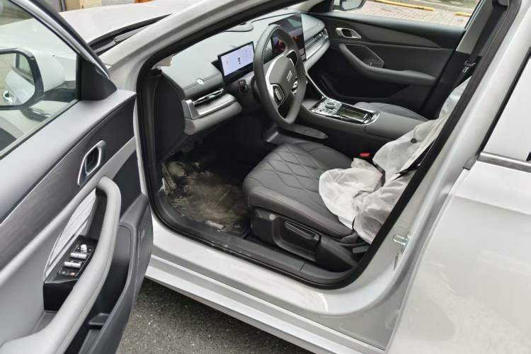 Used Geely Galaxy A7 2025 Model EM-i 150km Long-Distance Edition Interior 4