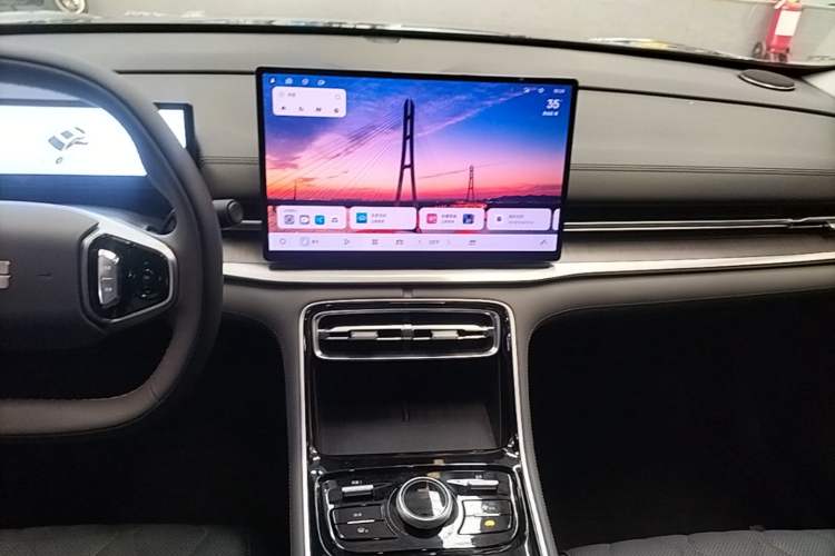 Used Geely Galaxy A7 2025 Model EM-i 70km Luxury Edition Audio And AC Panel