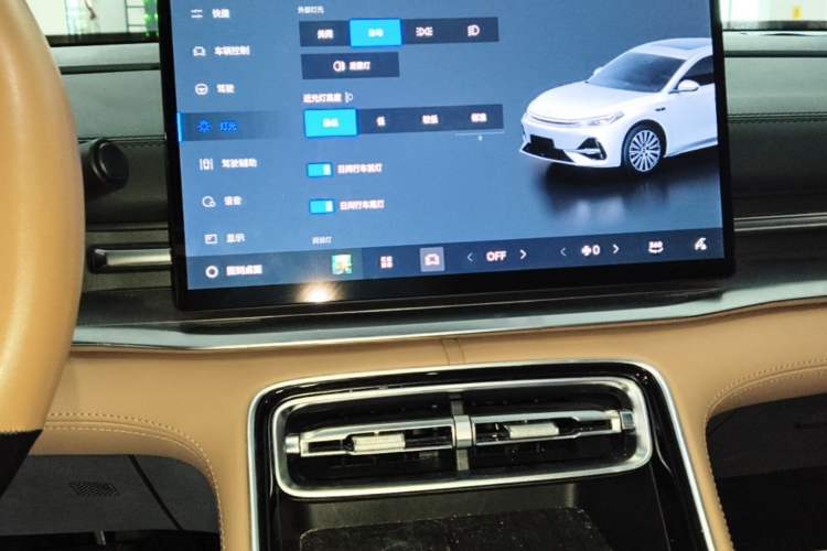 Used Geely Galaxy A7 2025 Model EM-i 70km Luxury Edition Audio And AC Panel