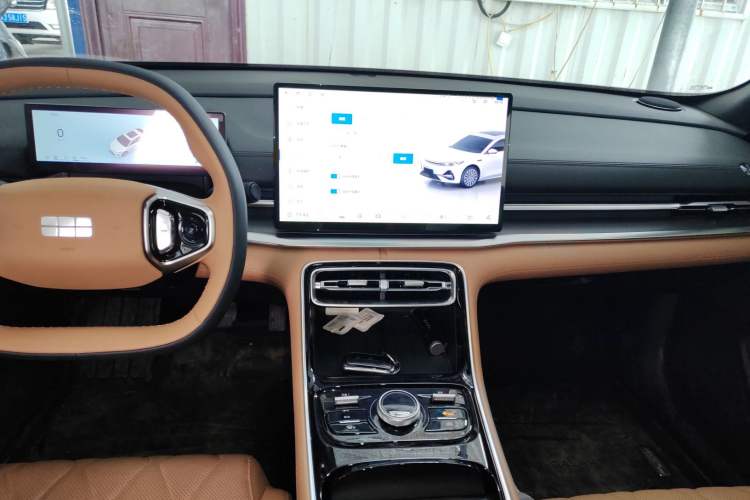 Used Geely Galaxy A7 2025 Model EM-i 70km Luxury Edition Audio And AC Panel