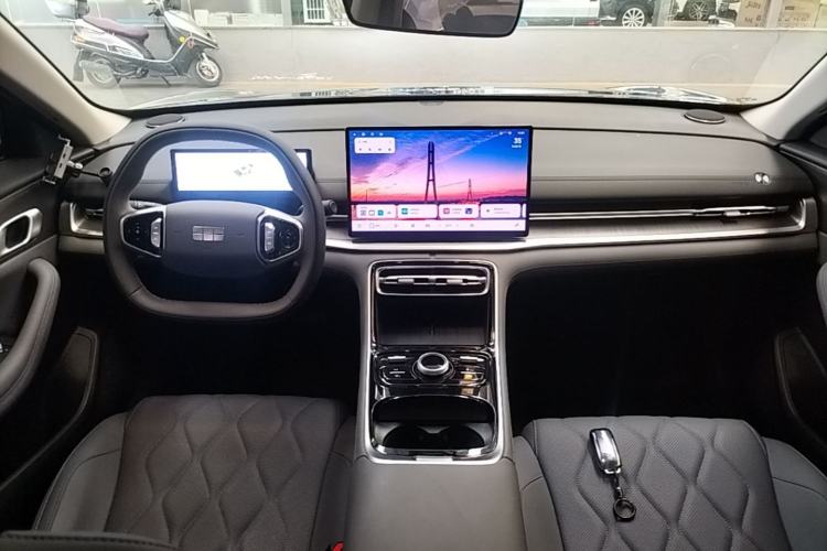 Used Geely Galaxy A7 2025 Model EM-i 70km Luxury Edition Center Console