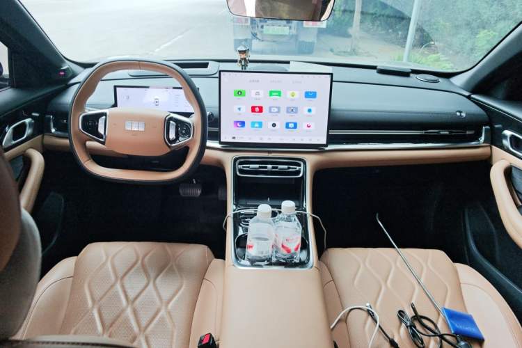 Used Geely Galaxy A7 2025 Model EM-i 150km Starship Edition Center Console