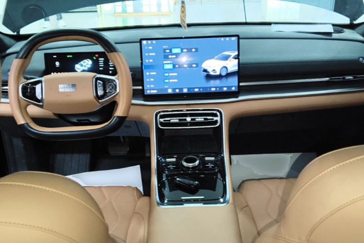 Used Geely Galaxy A7 2025 Model EM-i 70km Luxury Edition Center Console