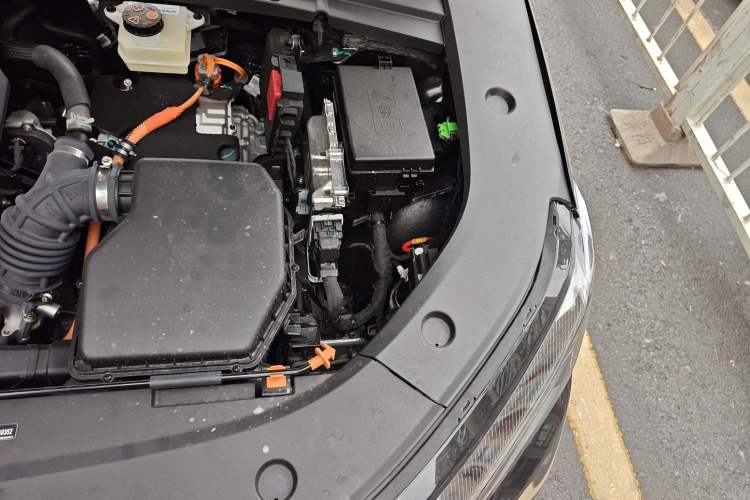 Used Geely Galaxy A7 2025 Model EM-i 150km Starship Edition Engine Bay Left