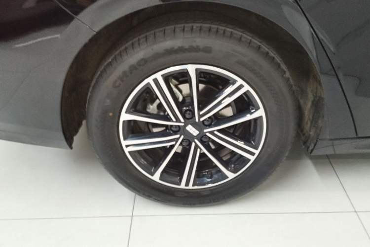 Used Geely Galaxy A7 2025 Model EM-i 70km Luxury Edition Exterior 5