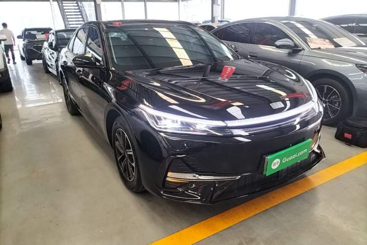 Used Geely Galaxy A7 2025 Model EM-i 70km Luxury Edition Front Right 45 Deg