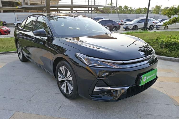 Used Geely Galaxy A7 2025 Model EM-i 150km Prestige Edition Front Right 45 Deg