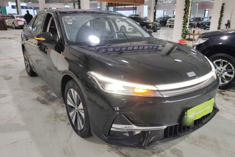 Used Geely Galaxy A7 2025 Model EM-i 150km Prestige Edition Front Right 45 Deg