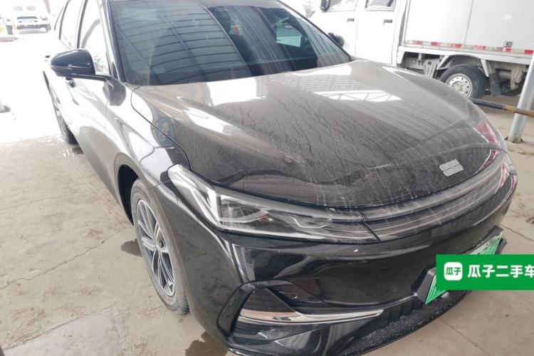 Used Geely Galaxy A7 2025 Model EM-i 70km Luxury Edition Front Right 45 Deg