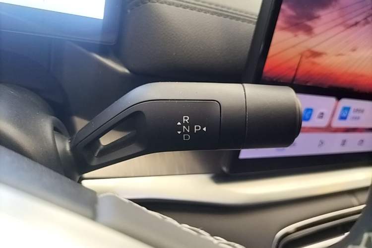 Used Geely Galaxy A7 2025 Model EM-i 70km Luxury Edition Gear Lever
