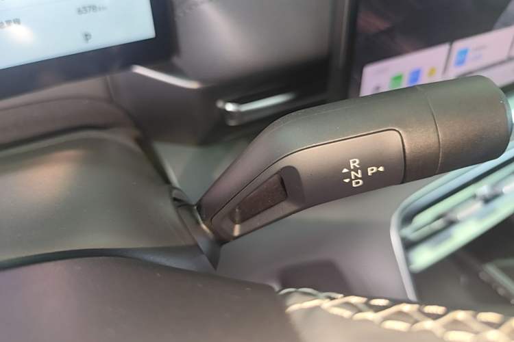 Used Geely Galaxy A7 2025 Model EM-i 150km Prestige Edition Gear Lever