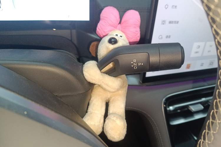 Used Geely Galaxy A7 2025 Model EM-i 150km Starship Edition Gear Lever