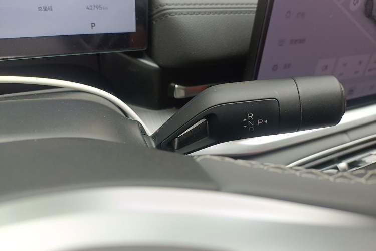 Used Geely Galaxy A7 2025 Model EM-i 70km Luxury Edition Gear Lever