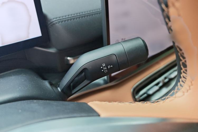 Used Geely Galaxy A7 2025 Model EM-i 150km Starship Edition Gear Lever