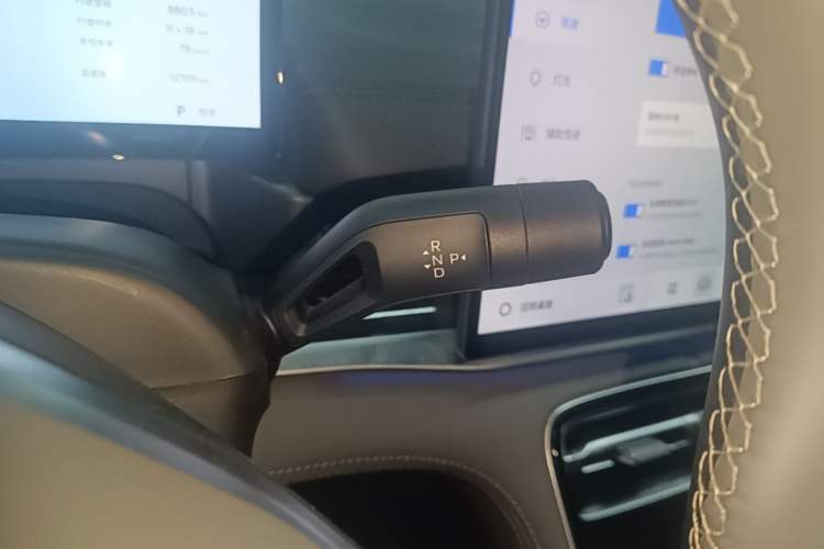 Used Geely Galaxy A7 2025 Model EM-i 150km Starship Edition Gear Lever