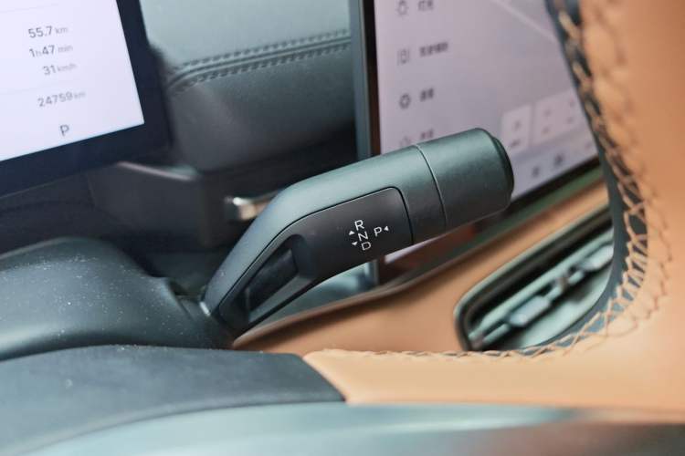 Used Geely Galaxy A7 2025 Model EM-i 150km Starship Edition Gear Lever
