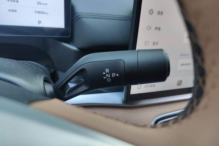 Used Geely Galaxy A7 2025 Model EM-i 150km Starship Edition Gear Lever