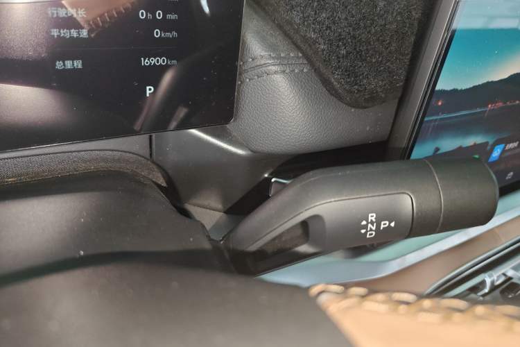Used Geely Galaxy A7 2025 Model EM-i 70km Luxury Edition Gear Lever