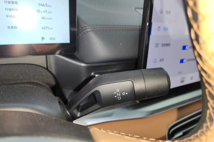 Used Geely Galaxy A7 2025 Model EM-i 70km Luxury Edition Gear Lever