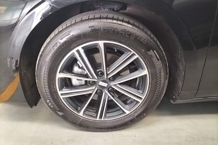 Used Geely Galaxy A7 2025 Model EM-i 70km Luxury Edition Left Front Wheel Hub