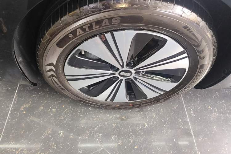 Used Geely Galaxy A7 2025 Model EM-i 150km Prestige Edition Left Front Wheel Hub