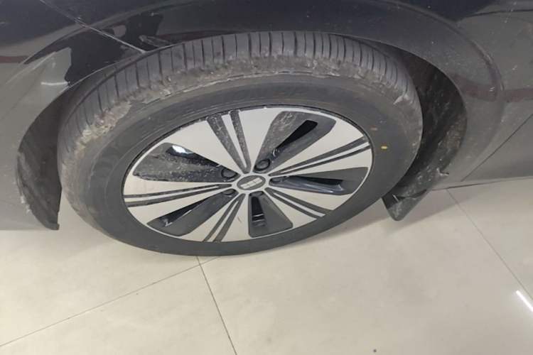 Used Geely Galaxy A7 2025 Model EM-i 150km Exploration+ Edition Left Front Wheel Hub