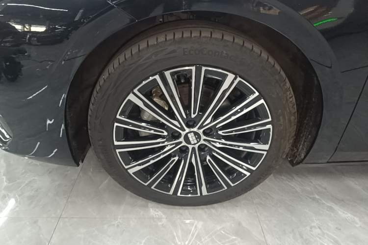 Used Geely Galaxy A7 2025 Model EM-i 150km Starship Edition Left Front Wheel Hub