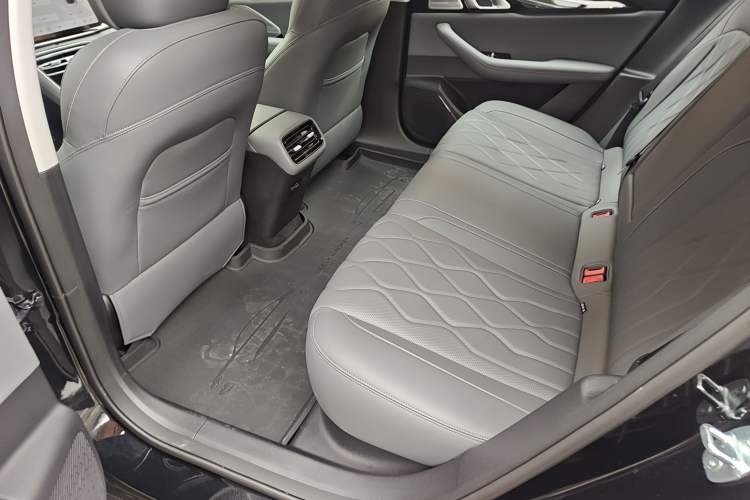 Used Geely Galaxy A7 2025 Model EM-i 150km Starship Edition Left Rear Seat