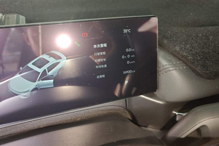 Used Geely Galaxy A7 2025 Model EM-i 70km Luxury Edition Odometer Close Up